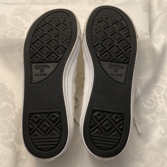 Converse low cut canvas sneakers white with discrete gold fleck like new Sz 7 - Picture 8 of 9